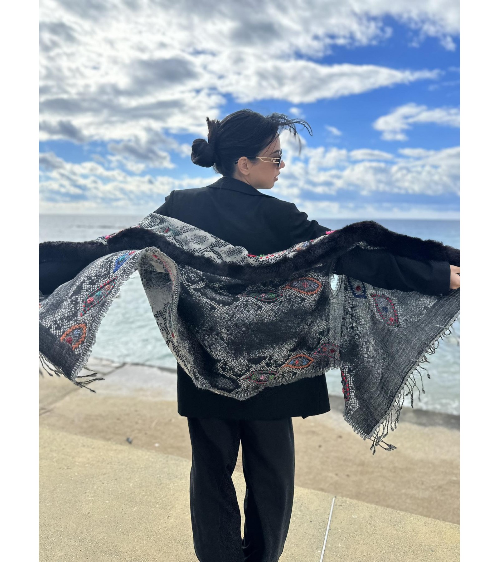 Pashmina Arm hole with fur